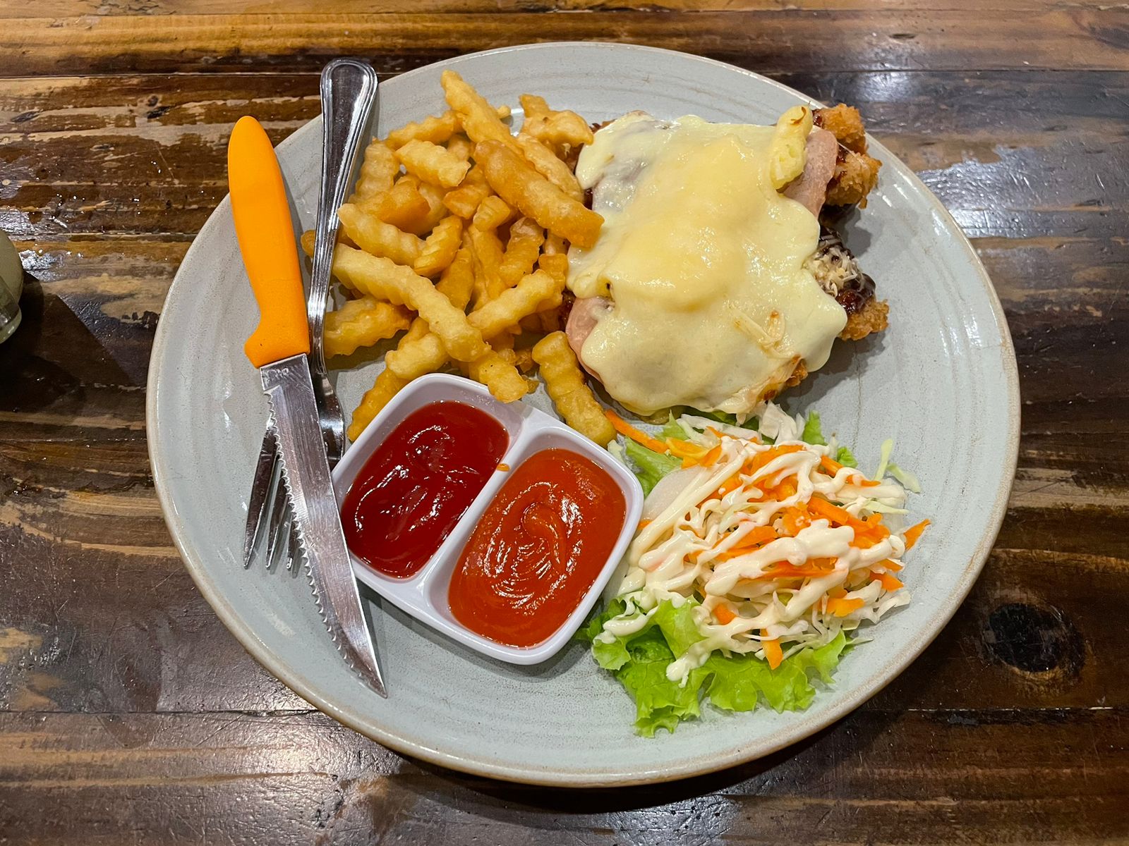 Jumbo chicken hawaian menu favorit di Old Champ