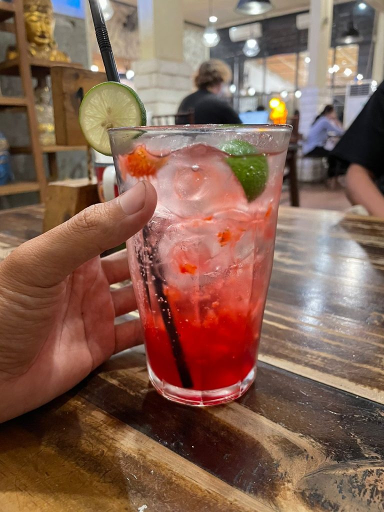 Strawberry Junkie minuman favorit di old champ