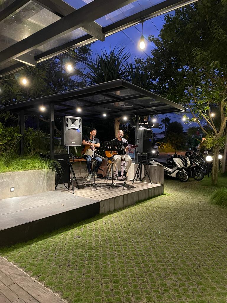 live music di uma kami resto setiap hari jumat, sabtu & minggu