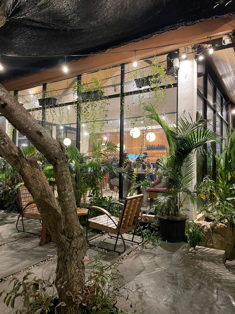 Outdoor area di halaman belakang